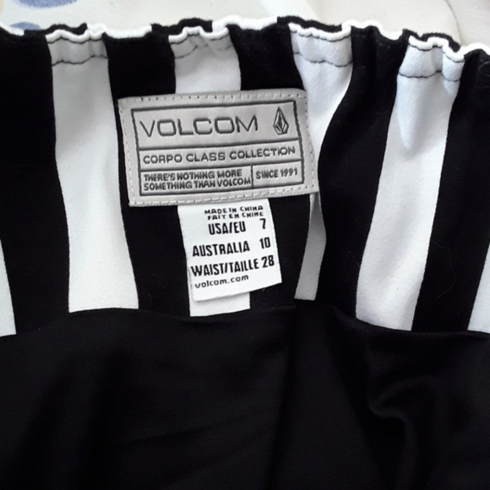 Volcom Corpo Class Collection Dress - Picture 4 of 4